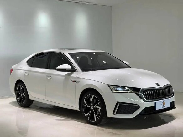 2023 Skoda Octavia IV (A8), белый - вид 2
