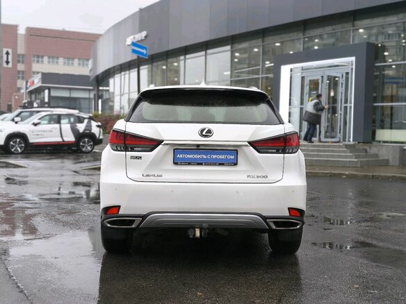 2021 Lexus RX 300 IV Рестайлинг, белый, 4600000 рублей - вид 4
