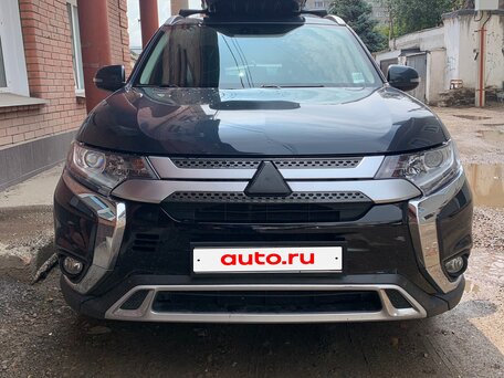 2020 Mitsubishi Outlander III Рестайлинг 3, синий, 1950000 рублей, вид 2