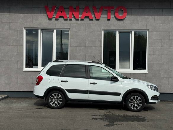 2023 Lada (ВАЗ) Granta Cross I Рестайлинг, белый, 970000 рублей - вид 3