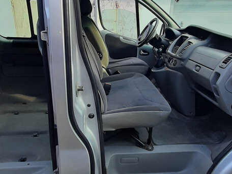 2010 Renault Trafic II Рестайлинг, серебристый, 1100000 рублей, вид 4