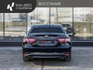 2020 Toyota Camry VIII (XV70), чёрный, 2850000 рублей, вид 4