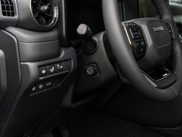 2025 Toyota Land Cruiser Prado 250 Series, чёрный, 11700000 рублей - вид 19