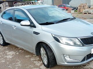 2014 Kia Rio 6-speed III, серебристый, 650000 рублей, вид 1
