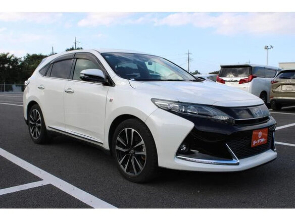 2017 Toyota Harrier III (XU60) Рестайлинг, белый, 2400000 рублей