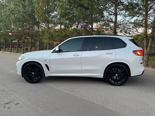 2022 BMW X5 40d IV (G05/G18), белый, 10150000 рублей, вид 4