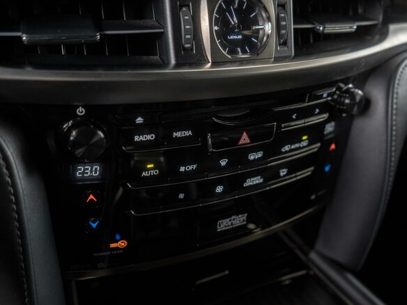 2018 Lexus LX 570 III Рестайлинг 2, серый, 9999999 рублей - вид 21