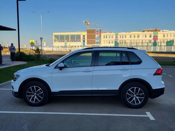 2017 Volkswagen Tiguan II, белый - вид 6