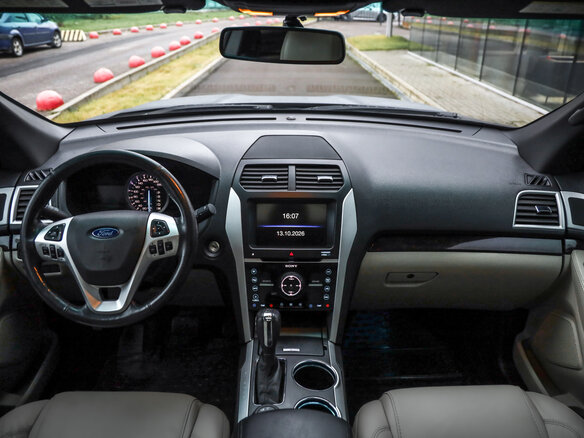 2014 Ford Explorer V, чёрный, 1594777 рублей - вид 10