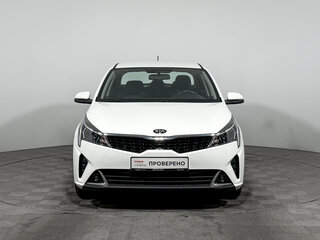2020 Kia Rio IV Рестайлинг, белый, 1540000 рублей, вид 2