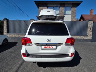 2013 Toyota Land Cruiser 200 Series Рестайлинг 1, белый, 5000000 рублей, вид 3