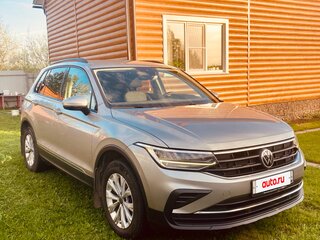 2021 Volkswagen Tiguan II Рестайлинг, серебристый, 2900000 рублей, вид 1