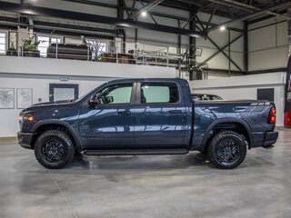 2025 Ram 1500 Crew Cab V Рестайлинг, синий, 8590000 рублей, вид 4