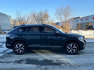 2023 Volkswagen Tayron I Рестайлинг, чёрный, 2020004 рублей, вид 4
