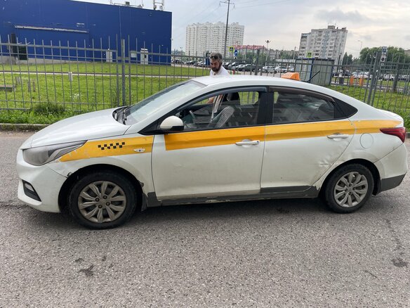 2017 Hyundai Solaris II, белый, 700000 рублей - вид 2