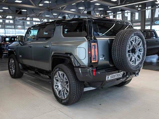 2023 GMC Hummer EV, зелёный, 11999999 рублей, вид 4