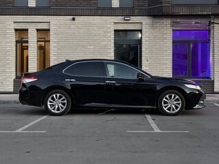 2018 Toyota Camry VII (XV50) Рестайлинг 2, чёрный, 1700000 рублей, вид 2