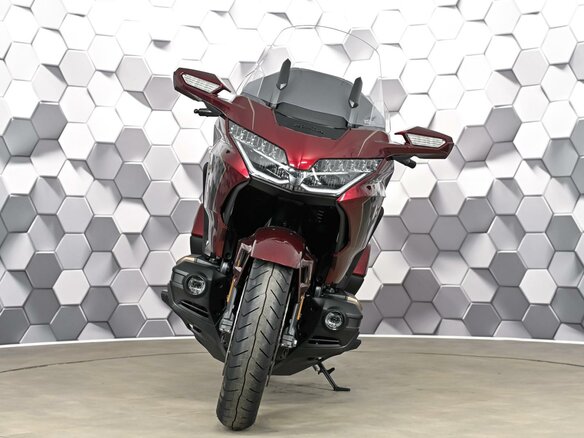 2025 Honda GL 1800 Gold Wing, красный, 3389000 рублей - вид 4