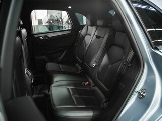2020 Porsche Macan I Рестайлинг, серебристый, 4499000 рублей, вид 3