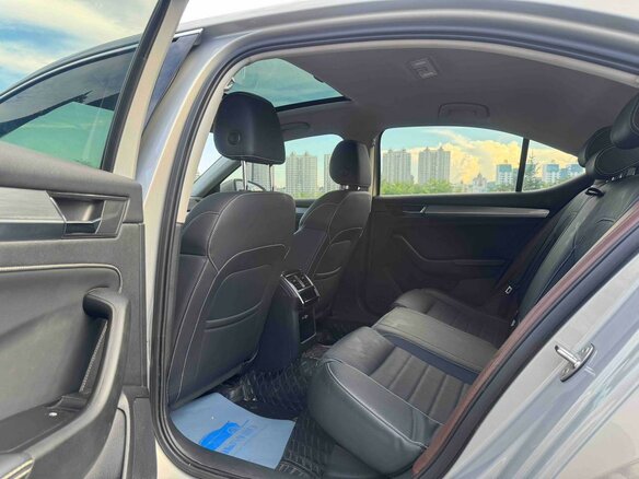 2022 Skoda Superb III Рестайлинг, серебристый, 2377700 рублей - вид 9