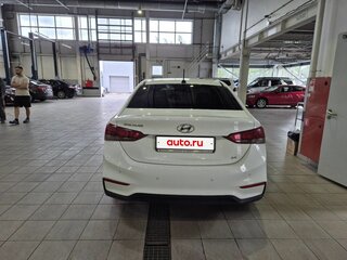 2017 Hyundai Solaris II, белый, 1390000 рублей, вид 4