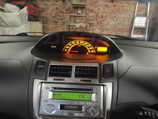 2009 Toyota Vitz II (XP90), серебристый, 579999 рублей, вид 3