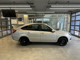 2026 Lada (ВАЗ) Granta I Рестайлинг, серебристый, 1151000 рублей, вид 4