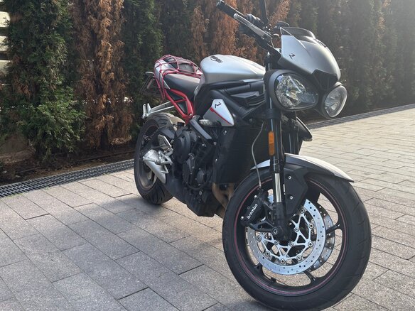 2018 Triumph Street Triple, серый, 700000 рублей