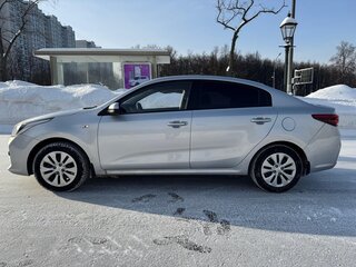 2017 Kia Rio III Рестайлинг, серый, 1200000 рублей, вид 1