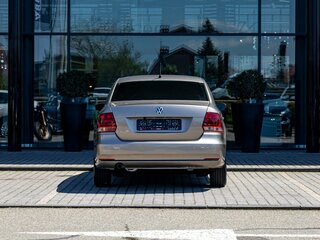 2015 Volkswagen Polo V Рестайлинг, бежевый, 895000 рублей, вид 5
