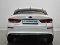 2019 Kia Optima IV Рестайлинг, белый, 1630000 рублей - вид 2
