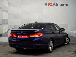 2018 BMW 5 серии 520i VII (G30/G31/G38), синий, 2970000 рублей, вид 4