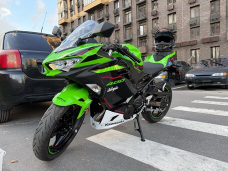 2022 Kawasaki Ninja 400, зелёный, 600000 рублей, вид 3