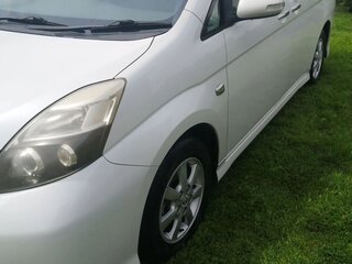 2011 Toyota ISis I Рестайлинг, белый, 1050000 рублей, вид 4