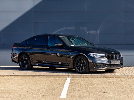 2018 BMW 5 серии 520d xDrive VII (G30/G31/G38), чёрный, 2695000 рублей, вид 3