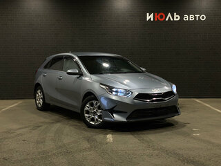 2021 Kia Ceed III Рестайлинг, серебристый, 1300000 рублей, вид 2