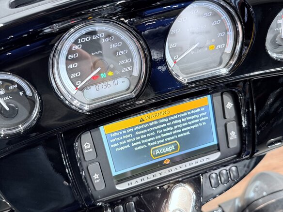 2017 Harley-Davidson Electra Glide, серебристый, 1799000 рублей - вид 33