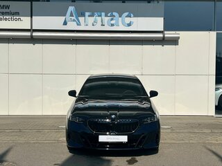 2025 BMW 5 серии 530i xDrive VIII (G60/G61/G68), чёрный, 9390000 рублей, вид 3