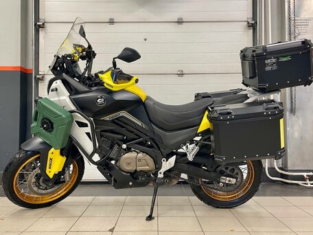 2025 QJMotor SVT 650 X, чёрный, 599000 рублей, вид 2