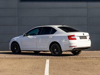2018 Skoda Octavia III (A7) Рестайлинг, белый, 1595000 рублей, вид 4