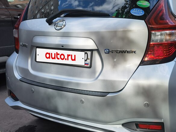 2019 Nissan Note e-Power II Рестайлинг, серебристый, 1200000 рублей - вид 9