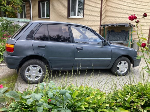 1993 Toyota Starlet IV (P80), серый - вид 2