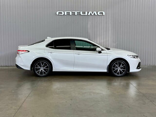 2021 Toyota Camry VIII (XV70) Рестайлинг, белый, 2897000 рублей, вид 4