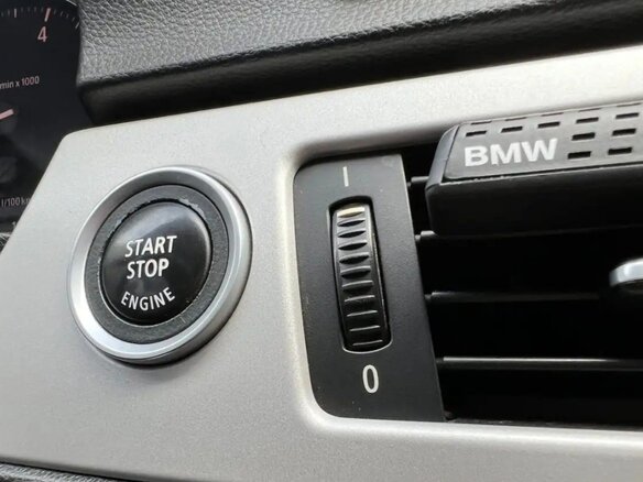 2010 BMW 3 серии 318i V (E90/E91/E92/E93) Рестайлинг, чёрный, 915000 рублей - вид 15