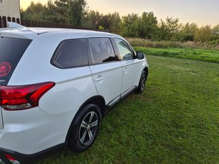 2018 Mitsubishi Outlander III Рестайлинг 2, белый, 1850000 рублей, вид 3