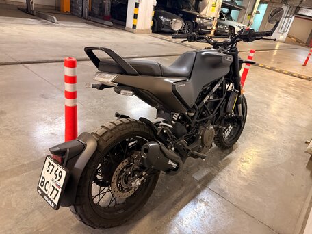 2023 Husqvarna Svartpilen 401, чёрный, 550000 рублей, вид 3