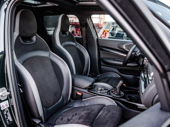 2020 Mini Clubman JCW John Cooper Works II Рестайлинг, зелёный, 3100000 рублей - вид 17