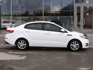 2015 Kia Rio 6-speed III, белый, 790000 рублей, вид 4