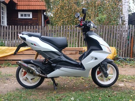 2004 Aprilia SR 50 R, белый, 180000 рублей, вид 2