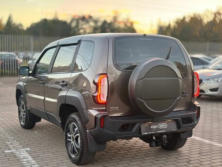 2024 Lada (ВАЗ) Niva Travel I, коричневый, 1021000 рублей, вид 4
